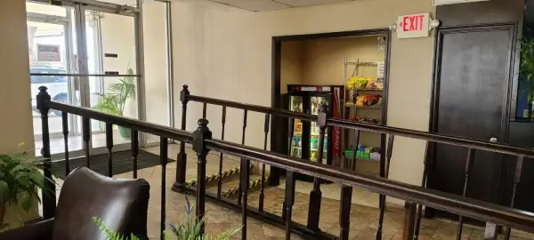 Fairview Inn & Suite 8